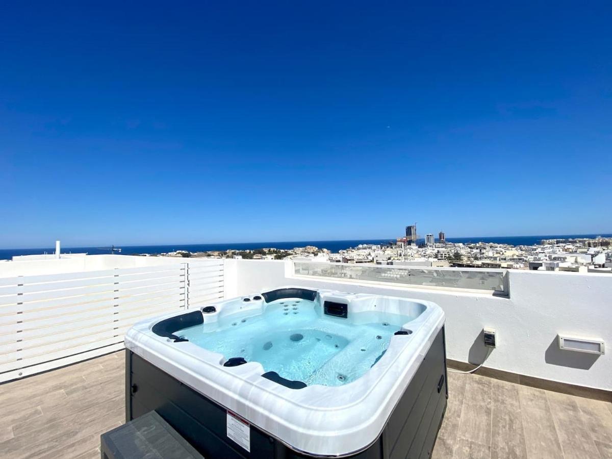 Unique Penthouse With Private Heated Jacuzzi, Close To Restaurants And Night Life Is-Swieqi Exterior photo